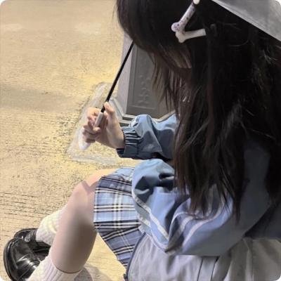 九个完美陌生人第一季封面